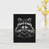 Raccoon Valentines Day Funny Feral Raccoon Love He カード (黄色い花)