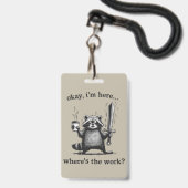 Racoon Okay I'm Here Where's The Work Coffee  バッジ (正面（ネックストラップ付）)
