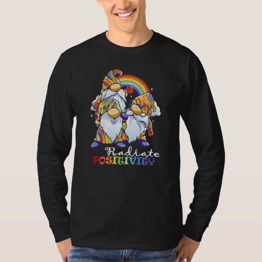 Radiate Positivity rainbow gnomes clouds Tシャツ (正面)