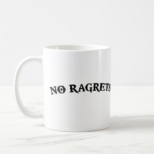 Ragrets Mispelledは入れ墨を後悔しません コーヒーマグカップ (左)