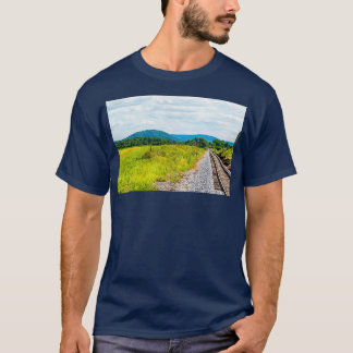 Railroad Tracks and Mountains in Gettysburg PA Tシャツ
