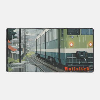 Railslick: 雨の鉄道路線 デスクマット