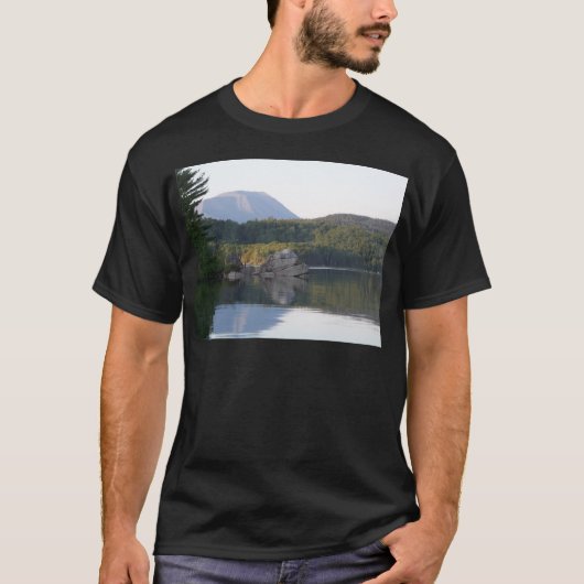 rainbow湖からの山Katahdin Tシャツ (正面)