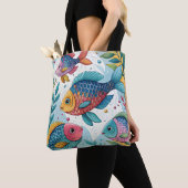 Rainbow Fish in Underwater トートバッグ (クローズアップ)