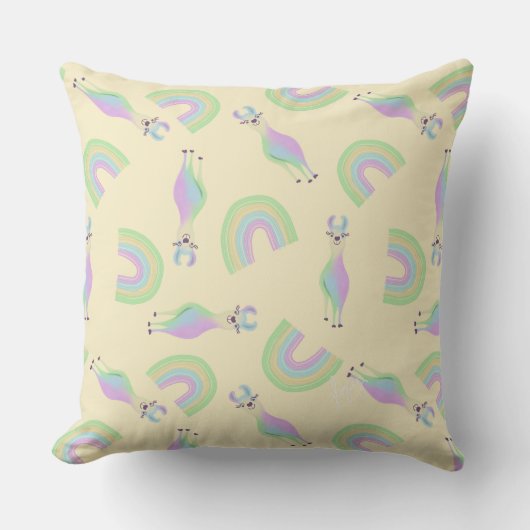 Rainbow Llamas Throw Pillow - yellow クッション (正面)