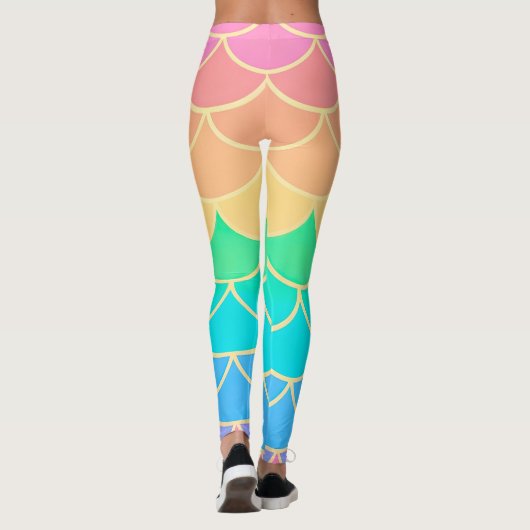 Rainbow Pastel Mermaid Scales Seamless Pattern レギンス (裏面)