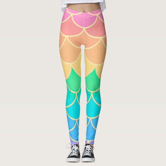 Rainbow Pastel Mermaid Scales Seamless Pattern レギンス (正面)