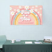 Rainbow Retro Five is a Vibe グルーヴィーな5歳の誕生日 横断幕 (トレードショー)