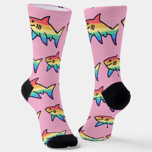 Rainbow Shark Pride - Kawaii Nautical LGBTQ+ ソックス (傾斜あり)