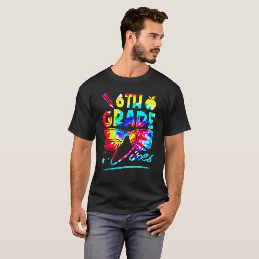 Rainbow Tie Dye Glasses 6th Grade Vibes Back To Sc Tシャツ (正面フル)