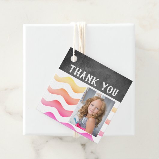 Rainbow Wave Chalkboardフォト誕生日ありがとう フェイバータグ (インサイチュ)