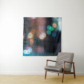 Raindrops on window, night city view through windo タペストリー (インサイチュ(横))