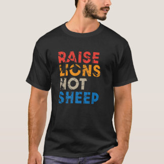 Raise Lions Not Sheep Distressed Patriot Party Tシャツ