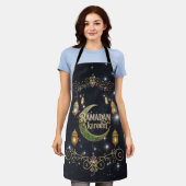Ramadan Kareem shiny sky エプロン (着用した状態)