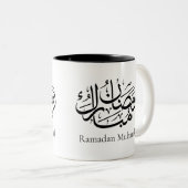 Ramadan Mubarak Arabic Calligraphy Art Thuluth ツートーンマグカップ (正面右)