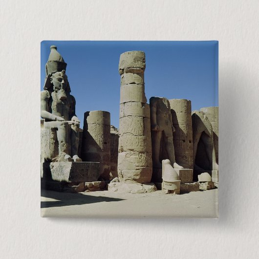 Ramesses IIのつけられていた彫像 缶バッジ (正面)