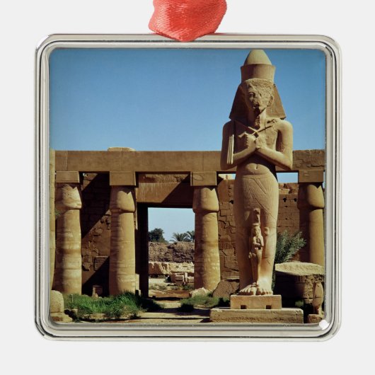 Ramesses IIの大国: 永続的な彫像の メタルオーナメント (正面)