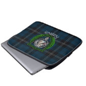 Ramsay Scottish Clan Tartan and Crest ラップトップスリーブ (正面下部)