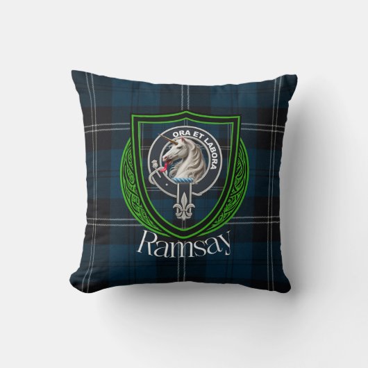 Ramsay Scottish Clan Tartan & Crest クッション (正面)