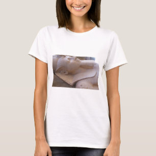 Ramses IIメンフィスの巨大な石灰岩の彫像 Tシャツ