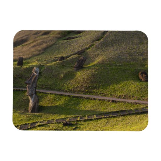 Rano Raraku、Rapa Nui、Easter Island、チリ マグネット (横)