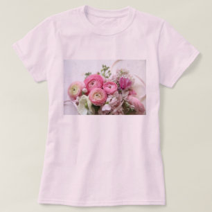 Ranunculus、その他の春の花の女性Tシャツ Tシャツ
