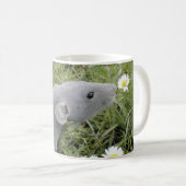 Rattyデイジーをかぎます コーヒーマグカップ (正面右)