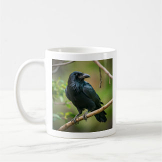 Raven on a Tree Branch コーヒーマグカップ