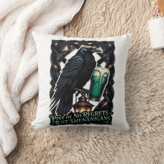 Raven's Shenanigans Emerald Pint Tee クッション (ブランケット)