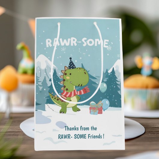 RAWR-Some Dinosaur Winter Birthday ミディアムペーパーバッグ