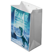 RAWR Under the Lights Dinosaur Winter Birthday  ミディアムペーパーバッグ (正面アングル)