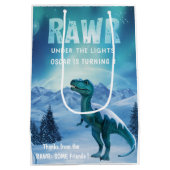 RAWR Under the Lights Dinosaur Winter Birthday  ミディアムペーパーバッグ (裏面)