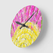 Ray Of Sunshine in Yellow and明るい赤紫色 ラウンド壁時計 (傾斜)