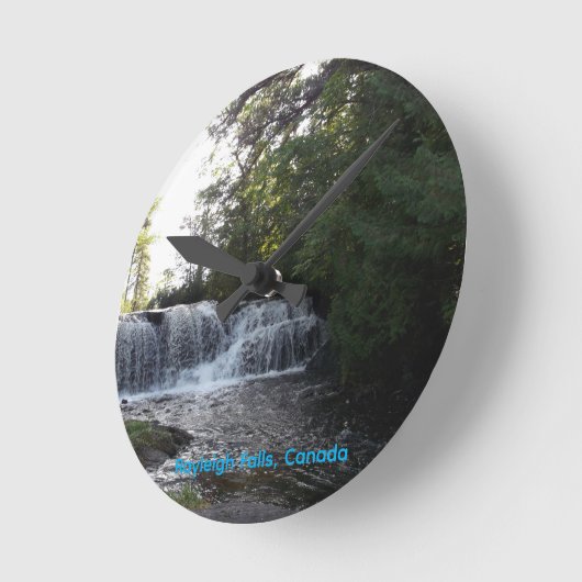 Rayleigh Falls ラウンド壁時計 (傾斜)