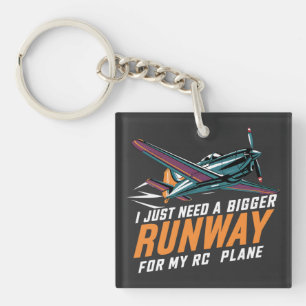 RCの飛行機に大きな滑走路が必要おもしろい キーホルダー