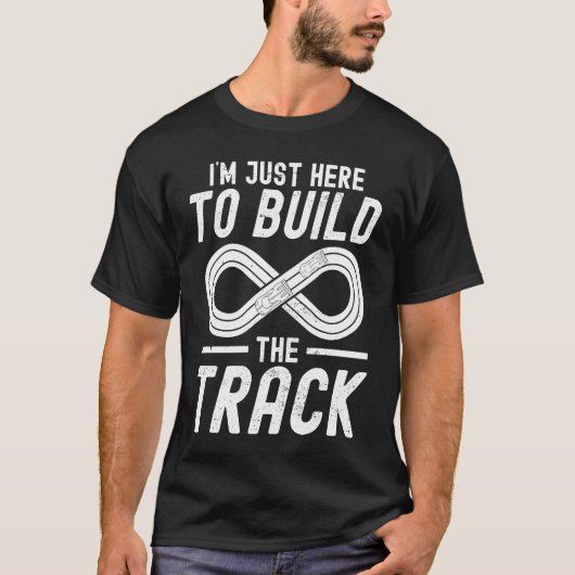 Rcカーrのスロットカーを作るためにここにいる Tシャツ (正面)