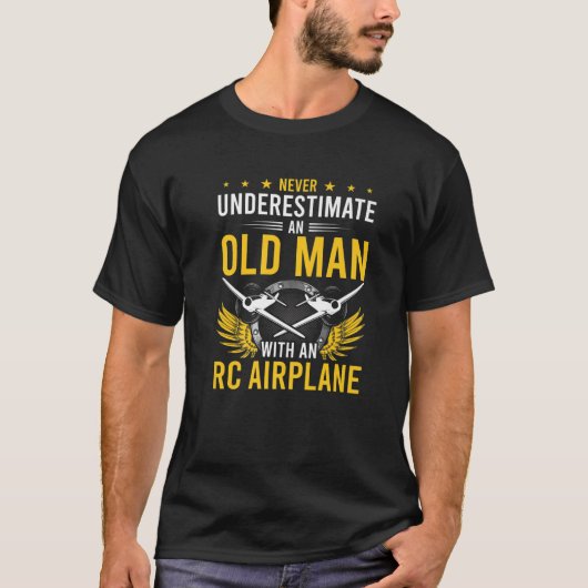 RC航空計画を持つ老人と過小評価しない Tシャツ (正面)