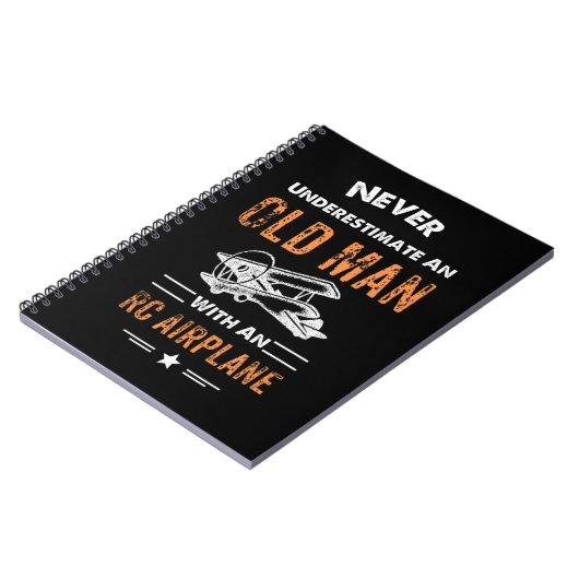 RC飛行機の老人を決して過小評価しない ノートブック (左側)