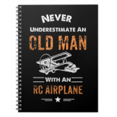 RC飛行機の老人を決して過小評価しない ノートブック (正面)