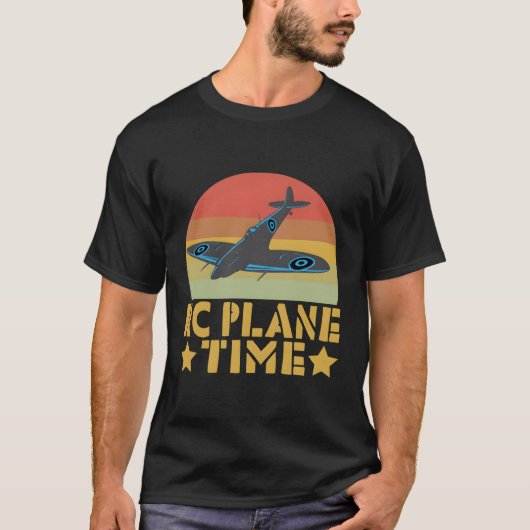 Rc飛行機時飛んでいる間Rc飛行機 Tシャツ (正面)