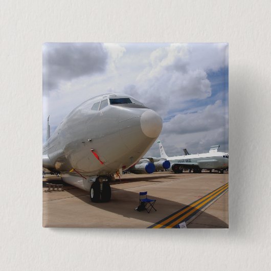 RC-135V/Wリベット接合機 缶バッジ (正面)