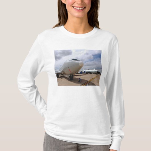 RC-135V/Wリベット接合機 Tシャツ (正面)