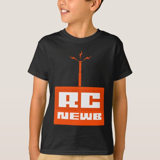 RC Newbの子供の黒いワイシャツ(オレンジロゴ) Tシャツ (正面)