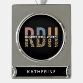 RDH登カスタム録歯科衛生士ギフト シルバープレートバナーオーナメント (正面)