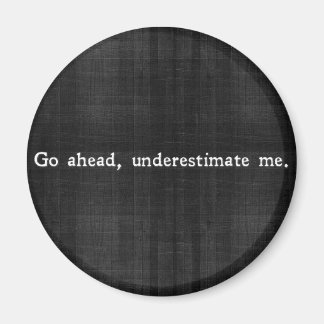 [RE]フレームから：先に進み、私を過小評価。 マグネット