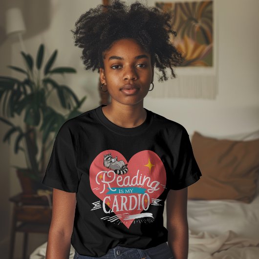 Reading is My Cardio Red Heart Raccoon Tシャツ