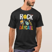 Ready To Rock Daycare BACKPRINT Babysitter Tシャツ (正面)