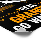 Real Grandpas Go Water Skiing Men Water Skiing Wav ポスター (角)