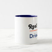 Real Men Drink Tea ツートーンマグカップ (中央)
