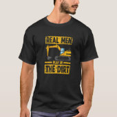 Real Men Play in the Dirt Construction Excavator O Tシャツ (正面)